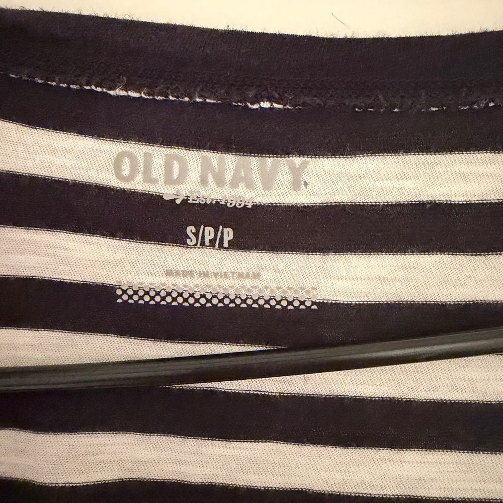 Y2K Old Navy Bella Swan Henley Striped Black and White Top Size S Indie Preppy‎ - Picture 4 of 9